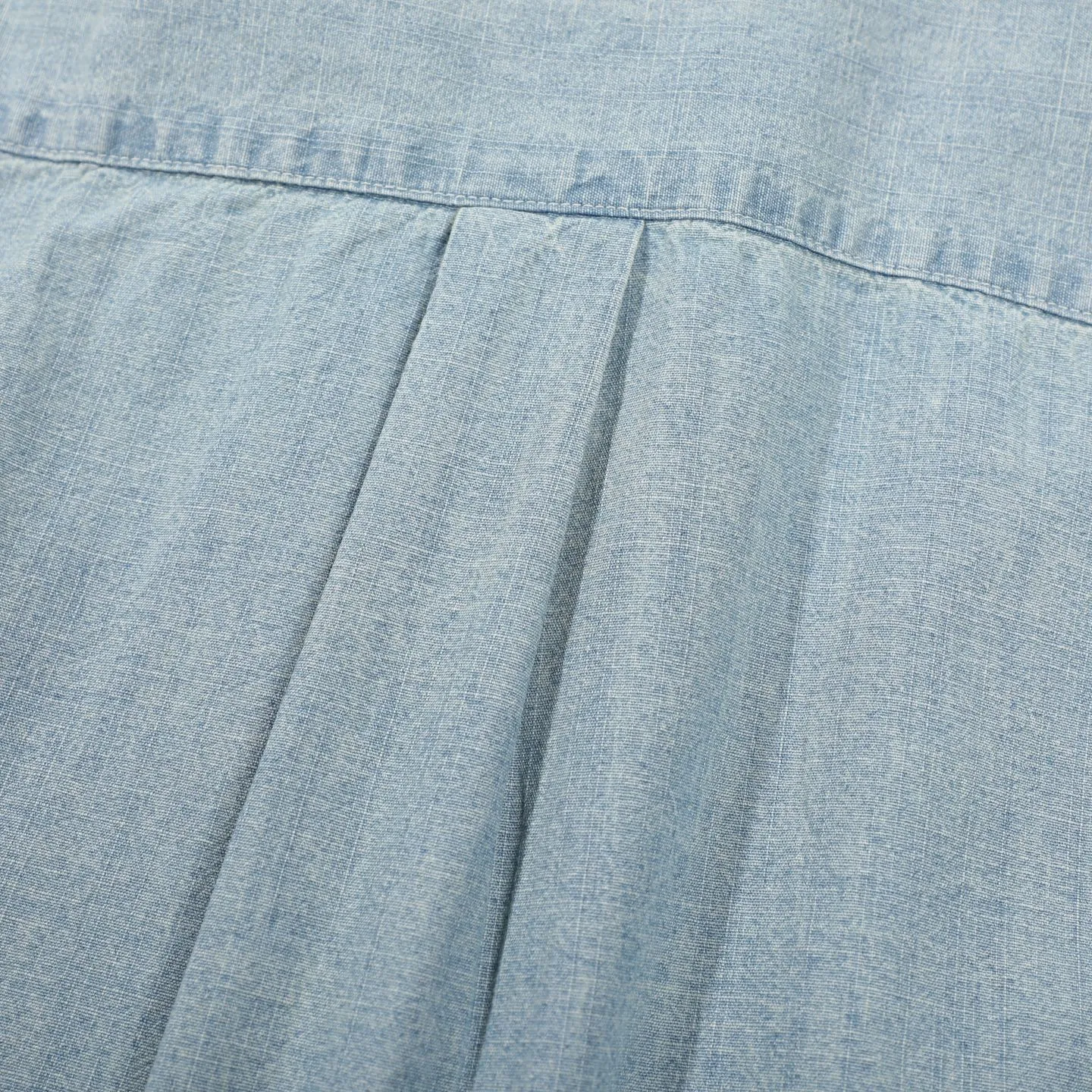 P400 [Original item] Top quality lapel long-sleeved washed denim shirt jacket Four-season men's two-color pure cotton shirt stone-washed retro casual denim shirt Denim shirt is really the most iconic product, decorated with colorful iconic pony embroidery, presenting a classic polo style design. It is a versatile choice from winter to summer. The multiple washes of denim greatly increase the comfort and softness of the fabric. The distressed effect is full of strong American retro style. This one is also closed with eyes closed. Simply YYDS~ The same style for men and women. It can be worn alone or as a cardigan. If you like looseness, choose one size larger. It is more suitable for inner wear~ The overall style is a loose version with a bit of boyfriend style. The silhouette is good and the drape is good. The upper body has a tough style~ It has an American retro denim style. This shirt is suitable for many occasions, whether it is daily leisure or commuting. It is a good choice. It can also be used as a layering jacket/coat. Color: dark blue, light blue, size: S-XL